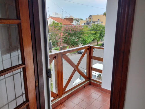 Loft 2 Ambientes En Planta Alta. Chauvín