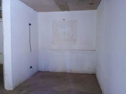 Local Comercial Amplio Con Terraza En Providencia, Placa Com