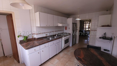 Apartamento En Venta. Montalban Ii. 24-10011