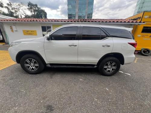Toyota Fortuner 2.7 Srv