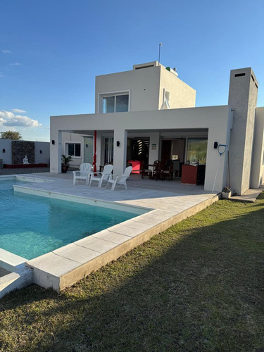 Venta Casa 3 Dormitorios En Arroyo De Los Patos