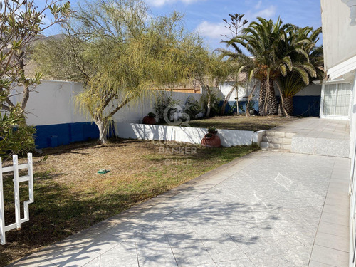 Casa En Jardines Del Sur, Con Vista Al Mar