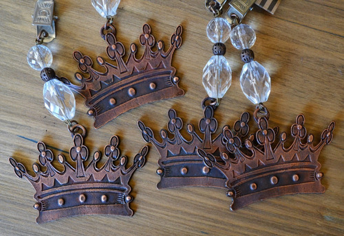 Set 4 Pesas Para Mantel Corona Rey Metal Cobre Envejecido