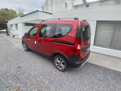 New Renault Kangoo Ii Stepway 1.6 Okm .