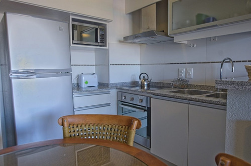 Apartamento 1 Dormitorio Alquiler Anual Playa Mansa- Ref: 1699