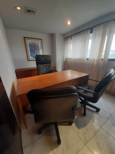 Imagen 10 de 14 de Oficina En Venta Av. Bolivar