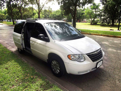 Imagen 4 de 11 de Viajes Ejecutivos Taxi Vip, Valencia - Caracas, Maiquetia