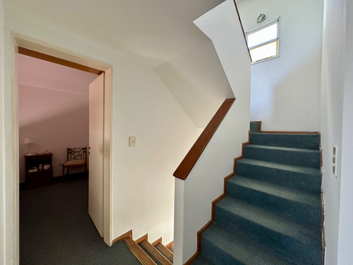 Casa En Venta En Martínez 5 Ambientes Con Cochera Y Jardín