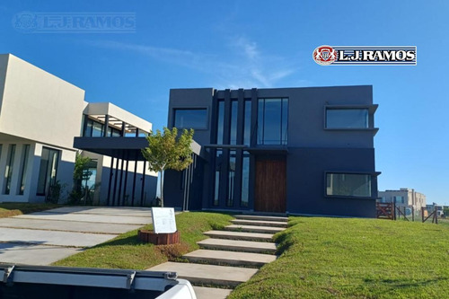 Casa En Venta En El Barrio Costas, Puertos / Escobar