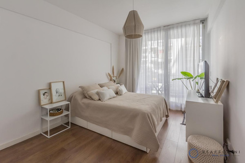 Departamento De 3 Ambientes Con Cochera Fija En Recoleta