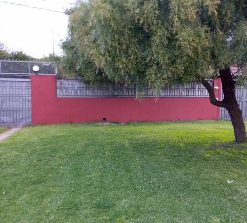 Imagen 1 de 8 de Alquiler Casa Empresas 160mts Gran Frente 70mts 2 Dormitorios Patio - Carrasco