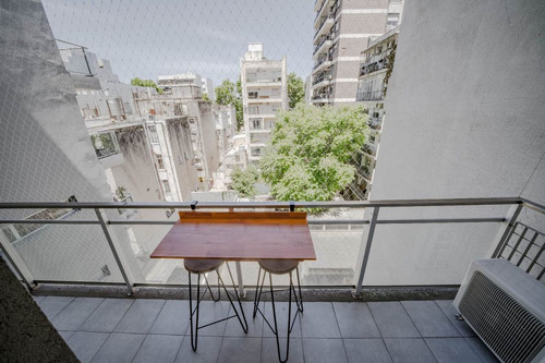 Monoambiente Con Cochera Y Balcón En Belgrano
