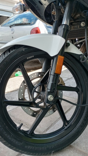 Imagen 8 de 18 de Bajaj Rowser 220 F 2015 Unica Mano Titular 25.000 Km Vtv