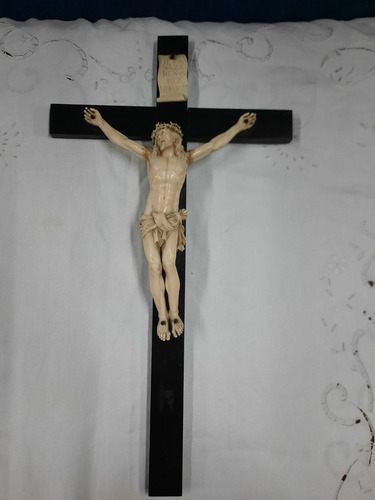 Crucifijo De Material Noble (Usado)