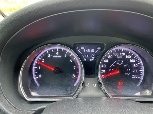 Nissan Versa Advance 1.6 2015