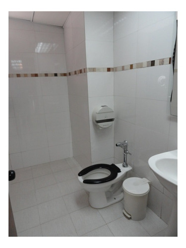 Imagen 8 de 10 de Se Alquila Oficina 170m2 Santa Eduvigis 0483