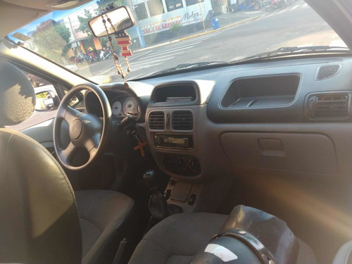 Renault Clio 2007 1.0 16v Authentique Hi-flex 3p