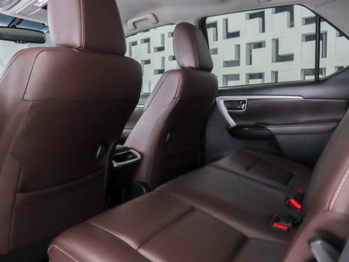 Imagem 13 de 15 de Toyota Hilux Sw4 2.8 Srx 4x4 7 Lugares 16v Turbo