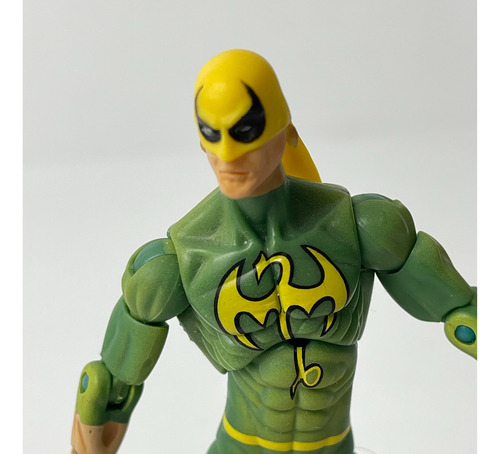 Iron Fist Figura Hasbro Marvel Universe 3.75 (Usado)