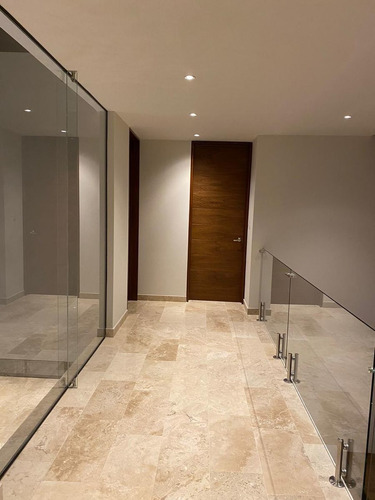 Luxury Home En La Condesa Juriquilla, 4ta Recamara En Pb, C.290 M2, Lujo