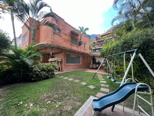 En Venta Casa En La Urbanizacion La Alta Florida, Con Potencial Comercial.