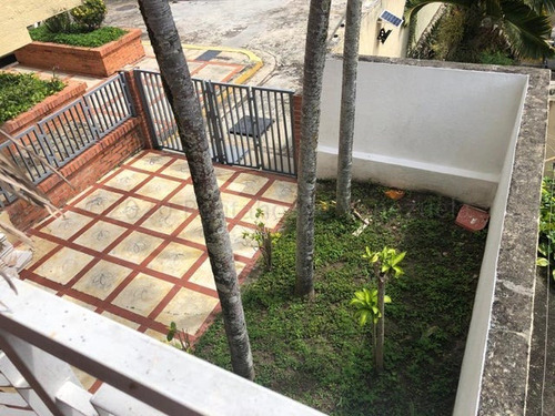 D.a Amplio Townhouse Con Anexo, Condominio Pequeño, Hermosa Piscina, Planta Total 100%, Agua Constante, Urb. Altos De Guataparo, Valencia Carabobo 22-14061