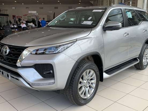 Toyota Hilux SW4 2.8 D-4D TURBO DIESEL SRX 4X4 AUTOMÁTICO
