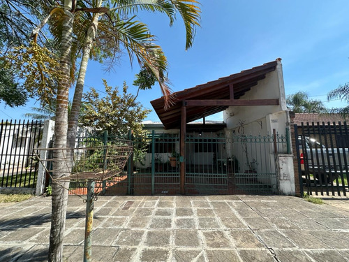 Venta De Casa De 2 Dormitorios Con 2 Patios En El Barrio Molina Punta