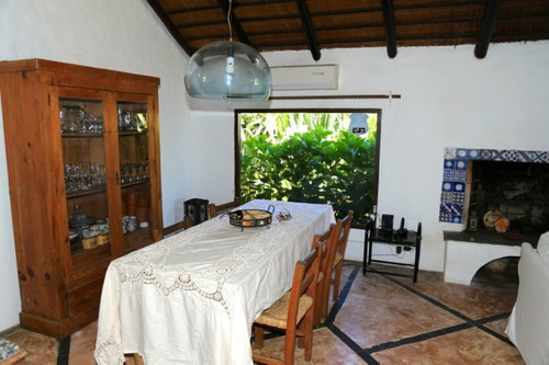 Casa Con Gran Jardín A 4 Cuadras Del Mar