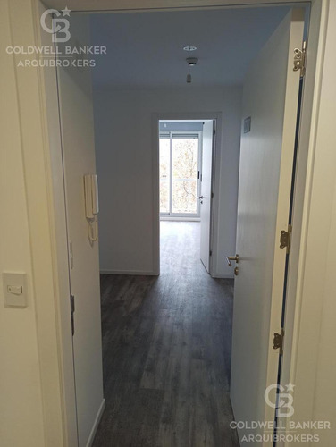 Apartamento De 2 Dormitorios En Alquiler En Centro