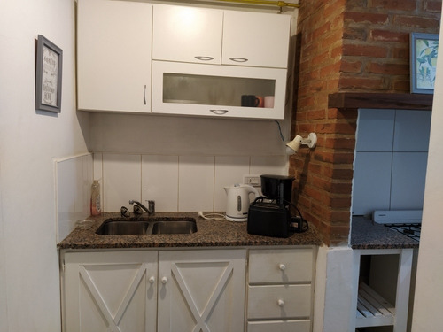 Imagen 12 de 17 de Cabaña Cercana Al Lago; Equipada Para 5 Personas; Con Aire Acondicionado; Cuenta Con Parrilla; Pérgola; Cochera Y Pelopincho En Un Predio Exclusivo Y Cerrado Alquiler Por Dia; Semana; O Mes .