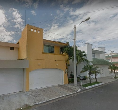 Casa De Adjudicación Bancaria En Venta Ubicada En C. Mero, Costa De Oro, Boca Del Río, Veracruz. Cmr,