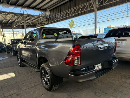 Toyota Hilux 2.7 Cabina Doble Sr Mt