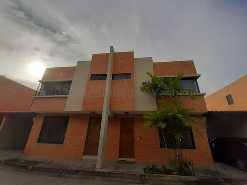 Imagen 2 de 29 de Hermoso Townhouse En Mañongo Naguanagua, El Inmueble Cuenta Con Planta Electrica 100%, Pozo De Agua, 3 Habitaciones, 3 Baños, 2 Puestos De Estacionamiento, Se Vende Semi Amoblado