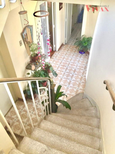 Casa En Venta De 5 Dorm. En Ñuñoa