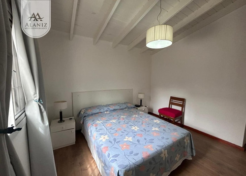 Chalet En Venta, Impecable Con Pileta, En Merlo, S. L.