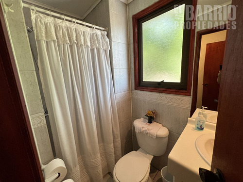 Casa En Venta De 6 Dorm. En Colina