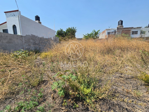 Terreno En Venta En Col. Parotas Con Conexión A Servicios.