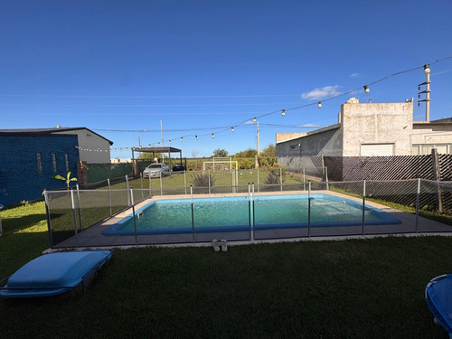 Venta - Casa De Un Dormitorio Con Galería Y Pileta En Punta Chacra, Roldan