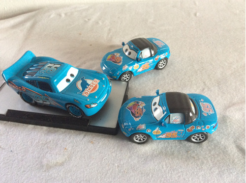  Disney Pixar Cars Rayo Mcqueen Dinoco Tia Y Mia Mattel Nuev