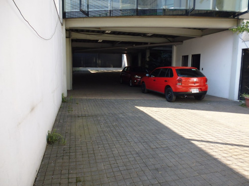 Edificio De Oficinas En Renta En Barranca Del Muerto Y Periférico, 3 Niveles, Estacionamiento Para 10 O Más Autos