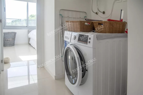 Apartamento En Venta En Torre Esmeralda De 3 Dormitorios , En Punta Del Este