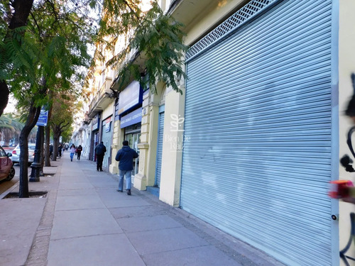 Amplio Local Comercial En Arriendo