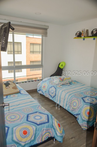 Imagen 10 de 14 de Zipaquirá Vendo Apartamento En 3 Pisos Por Escaleras Garajes $340