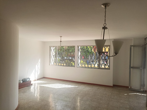 Apartamento En Venta Los Colores, Medellin (l)