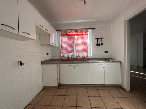 Arriendo Casa De 3d2b En Maipu Sector Av El Rosal Con Calle