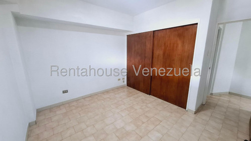 Oportunidad De Alquilar Céntrico Y Cómodo Apartamento En Los Chaguaramos - Mls #25-24036 - Jca