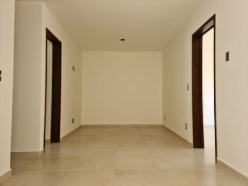 Se Vende Casa Enel Refugio, 3 Habitaciones, Estudio, Construcción A Tabique Rojo