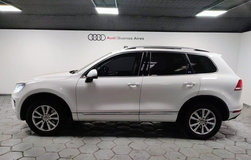 Imagen 25 de 25 de Volkswagen Touareg 4.2 V8 Premium 2017