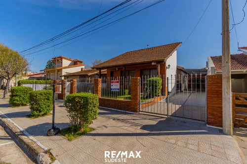 Venta-casa 3 Dormitorios- Quincho Y Patio